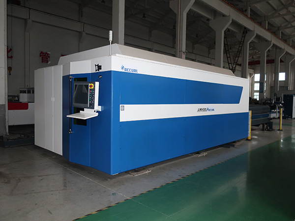 1000 watt laserová řezačka 8 mm ms deska ， 6 mm ss vlákno laserové řezací stroj cena