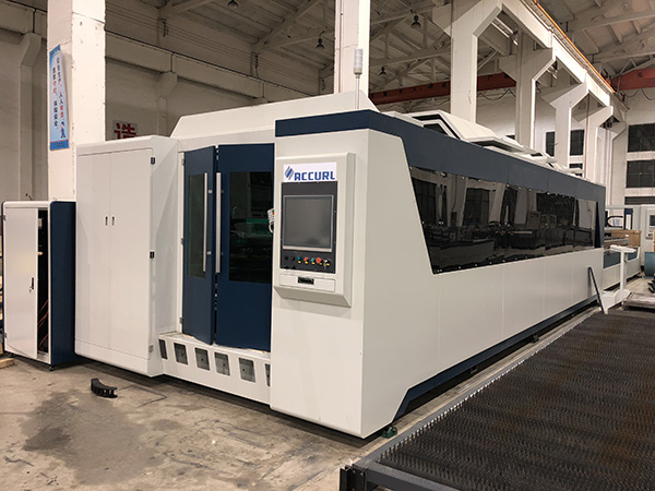 3000mmx1500mm CNC Fiber Metal Laser řezací stroj pro nerezovou ocel, železo, uhlík Materiál
