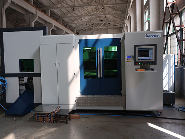 CNC 3000W nerezové uhlíkové oceli trubky Fiber Laser řezací stroj cena